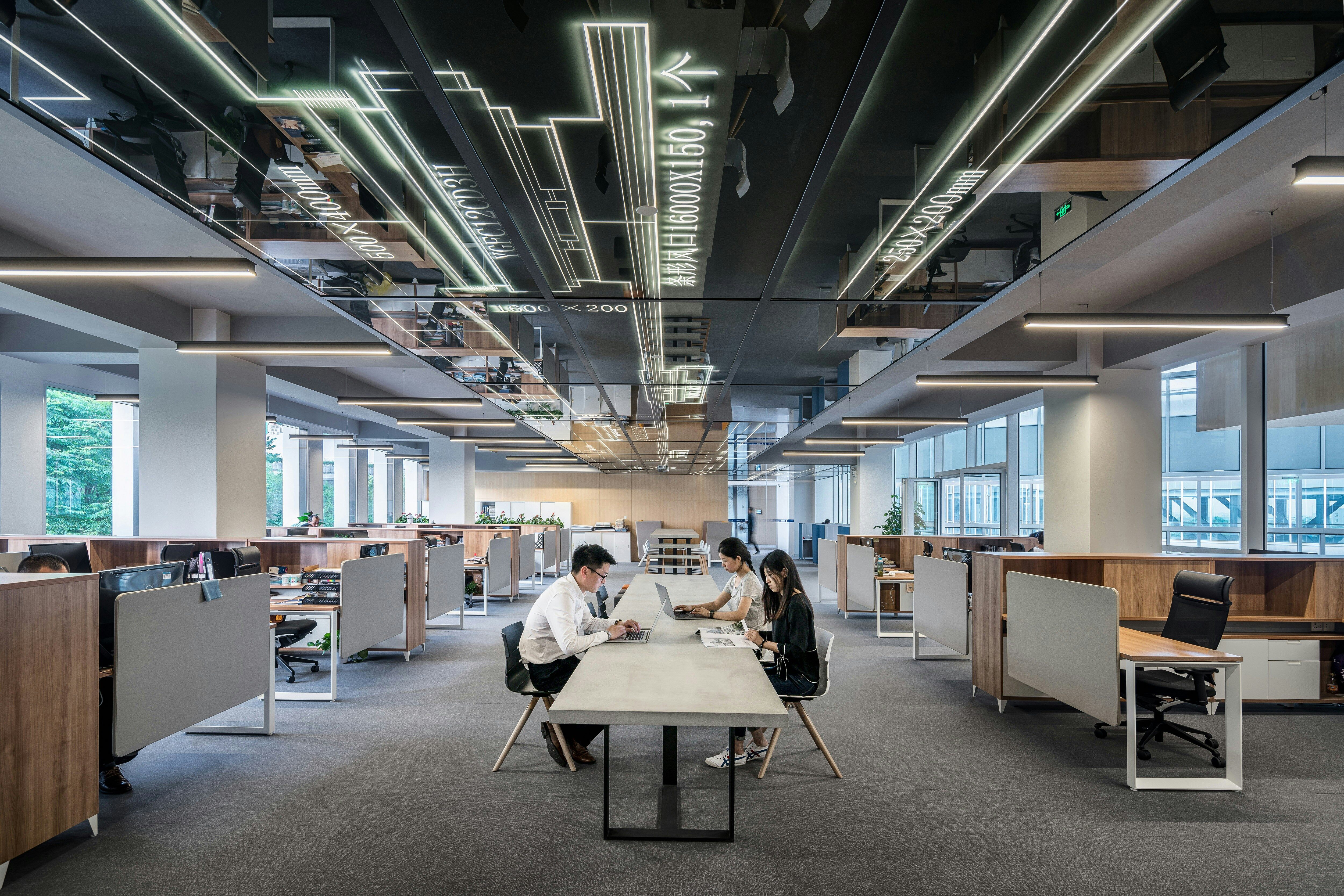 预算有限、技术空白：最刁钻的AI用户，是中小企业老板