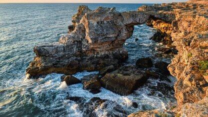 汇聚全球顶尖科学力量,中关村两院发布全球首个科研智能体系统,并公布2025前沿科技进展与2026未来重大突破预测