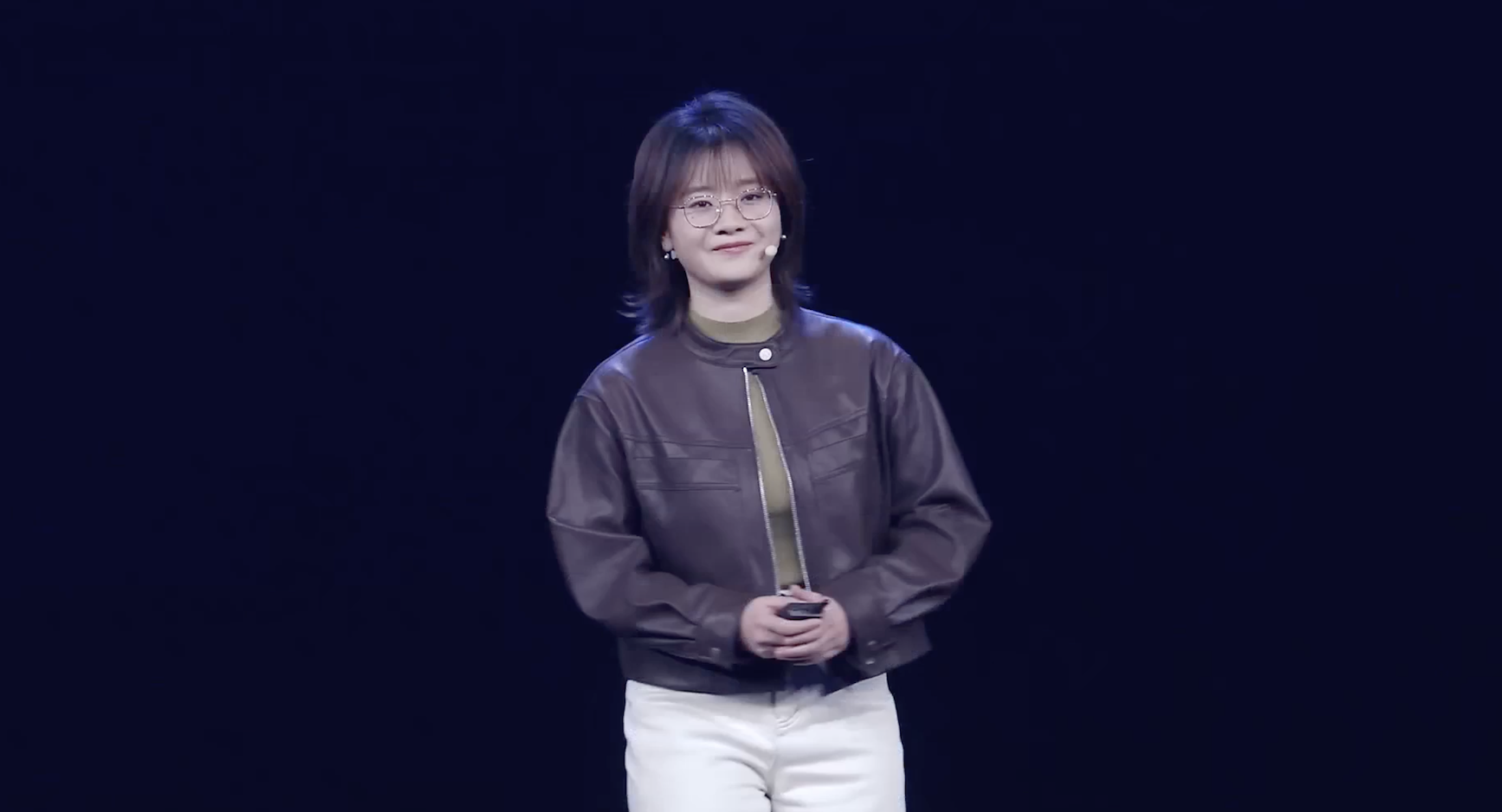 罗福莉执掌小米大模型首秀！定调下一代模型，全新MiMo-V2开源还横扫Agent第一梯队