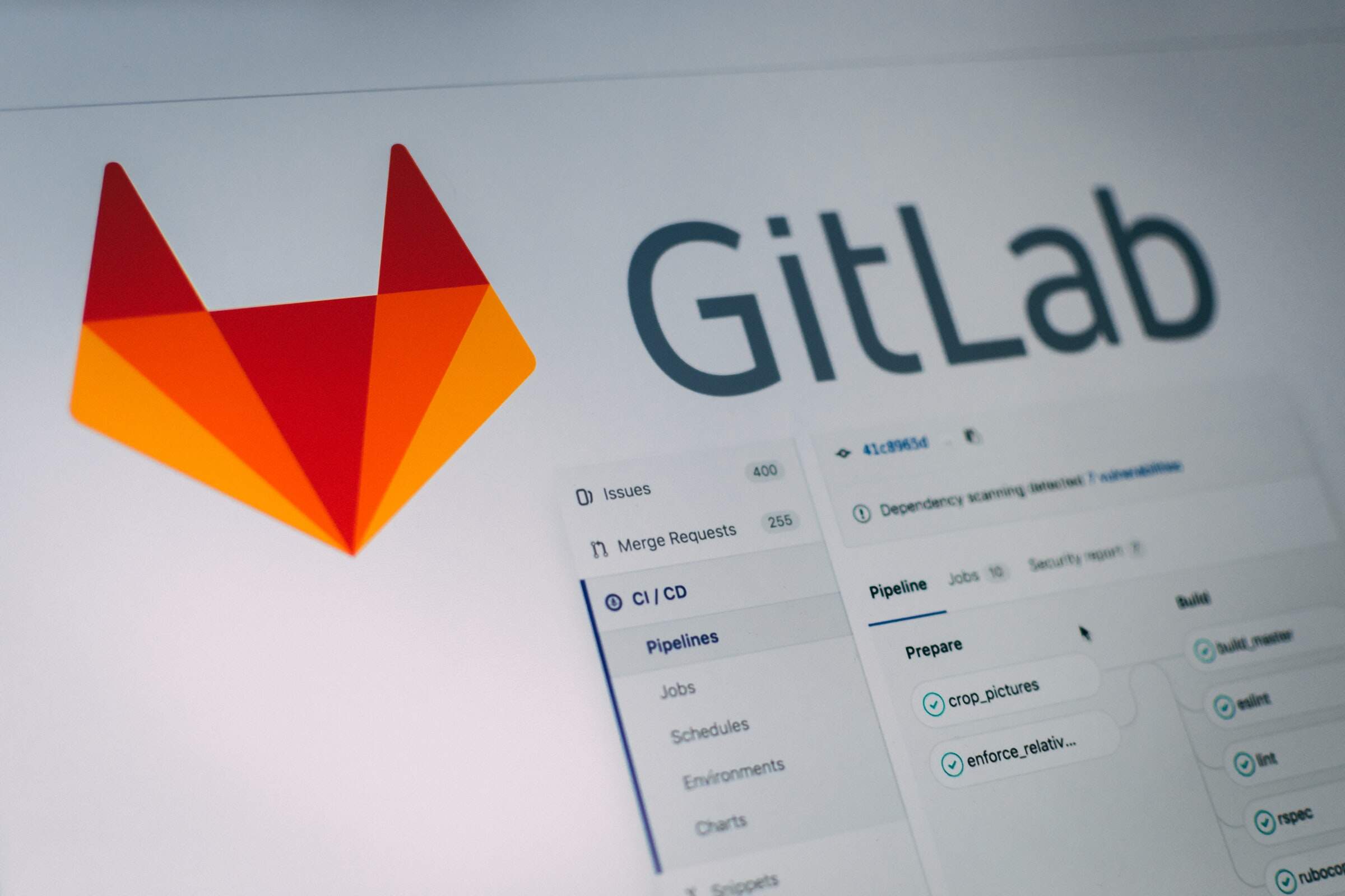 GitLab 一口气儿发布近 50 项新功能，包括Build Cloud for macOS、深度 Gitpod 集成等