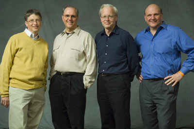 辅佐两位接班人，护航微软20年后，比尔·盖茨为何安心放手？
