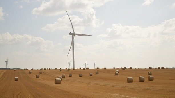 刚刚，英伟达拟10亿美元砸向这家AI编码创企！Copilot 技术大佬带队、成立两年估值近千亿