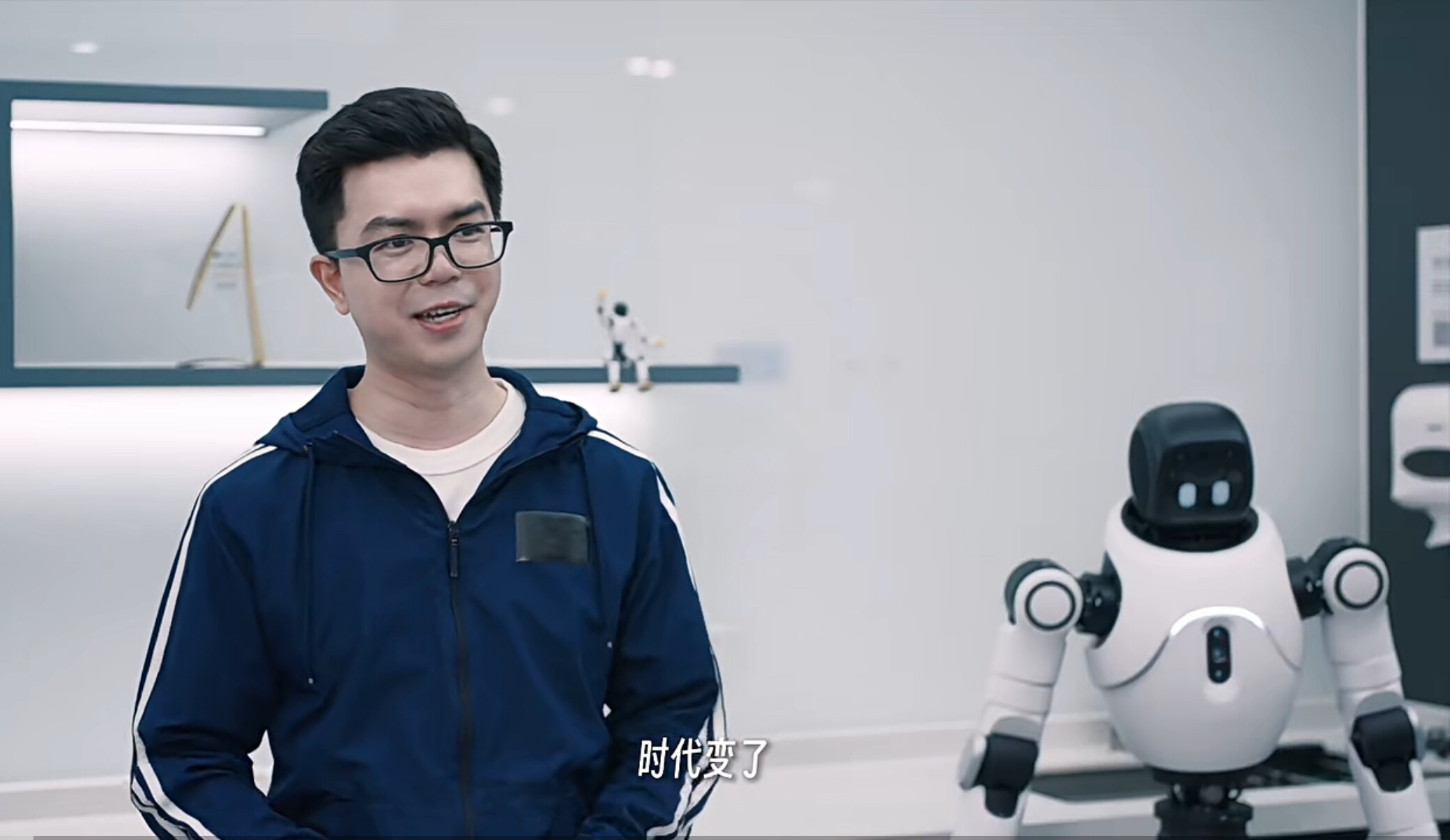 1024程序员节,稚晖君送上全球首个0代码机器人内容创作平台