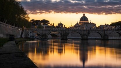 架构转变:AI Agent成为执行引擎,而后端则撤退到治理层面