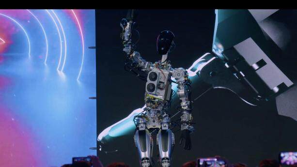 马斯克号称会改变世界的人形机器人“擎天柱”终于现身！售价不到2万美元，将量产数百万台