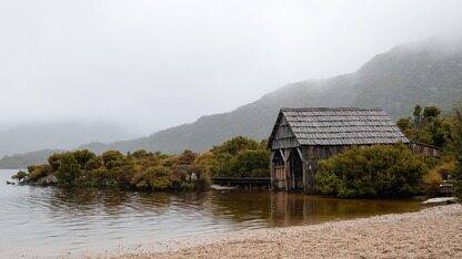 非科班出身、辍学生逆袭AI巨头，Claude Code创始人：不关注对手，那只会让我们迷失