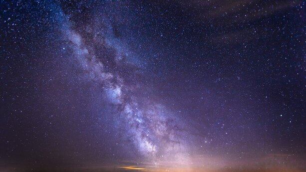 AI Infra 现状：一边追求 10 万卡 GPU 集群，一边用网络榨取算力