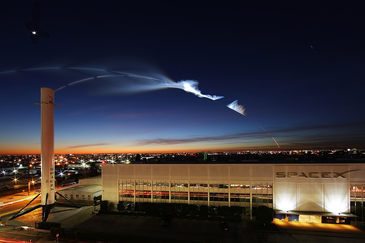 马斯克梦想成真：SpaceX首次载人飞船发射成功