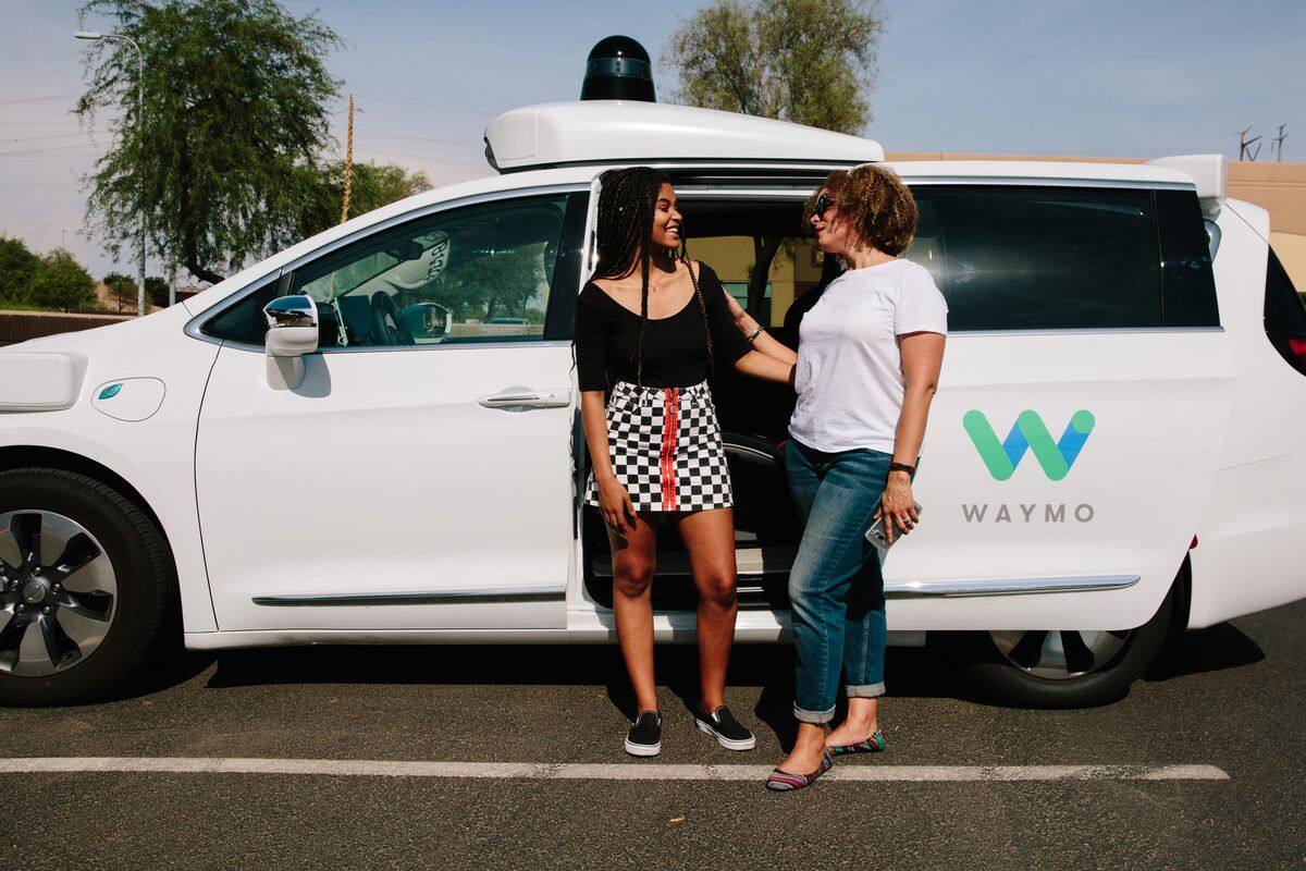 Waymo获批自动驾驶汽车载客牌照，但必须配安全员，对乘客免费