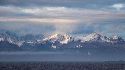 视觉生成的另一条路:Infinity 自回归架构的原理与实践