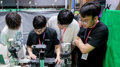 一场机器人黑客松，让具身智能的差距与机会同时显形