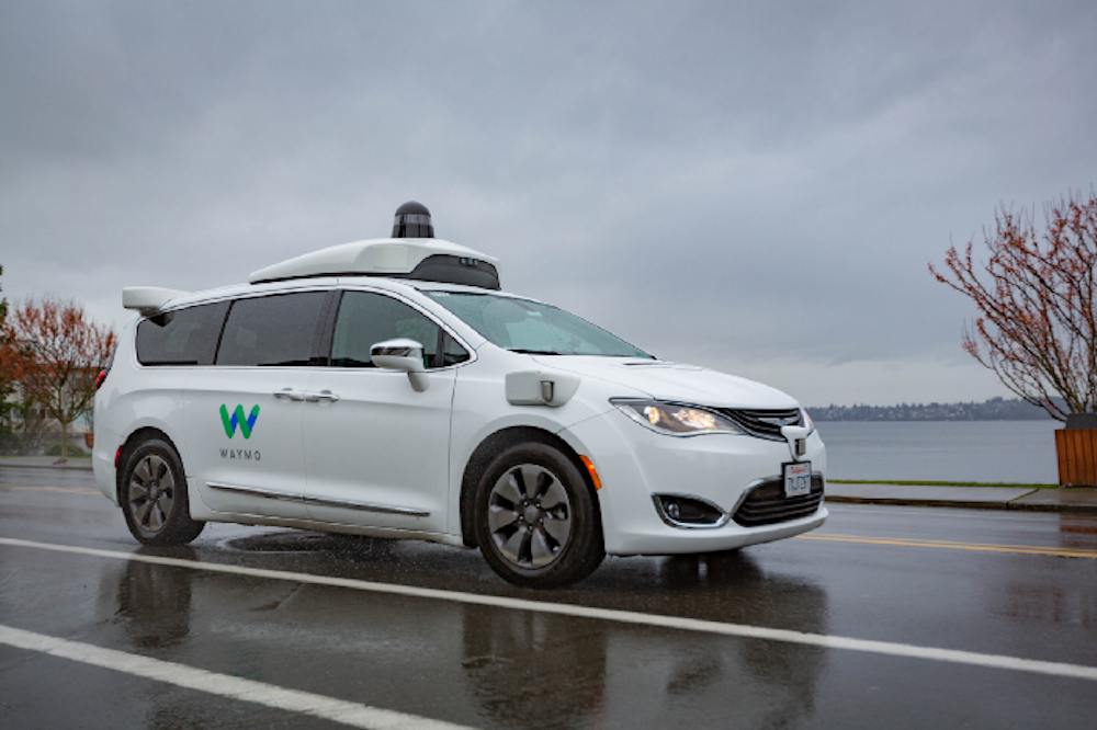 谷歌Waymo新动向：自动驾驶挑战大雨天气