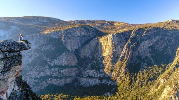 突发！OpenAI 放出“代码之神”GPT-5.2-Codex，网友实测后感慨：很贵很好用