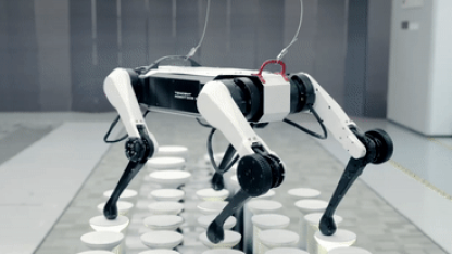 腾讯发布Max二代机器人，能在梅花桩上完成跳跃、空翻等高难度动作