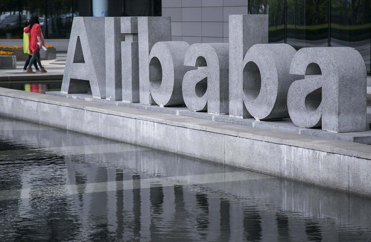 阿里巴巴在香港上市；华为将投入15亿美金用于全球发展500万开发者；联想宣布推全球首款5G电脑 | Q资讯